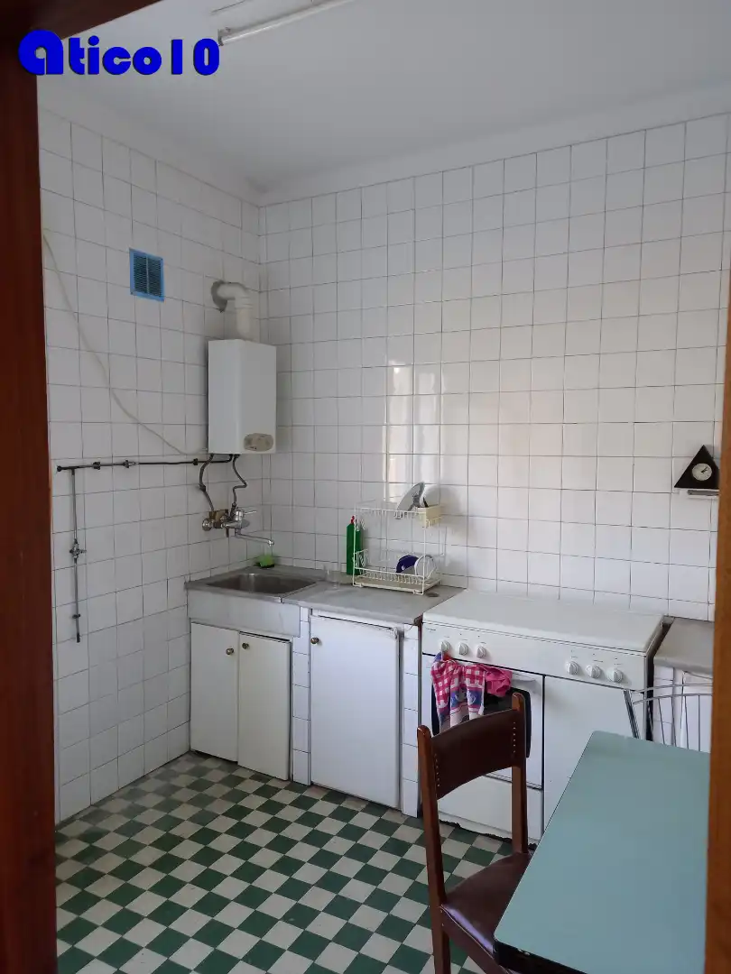 Küche von Einfamilien-Reihenhaus zum Verkauf in Oviedo  mit Heizung, Privatgarten und Parkett