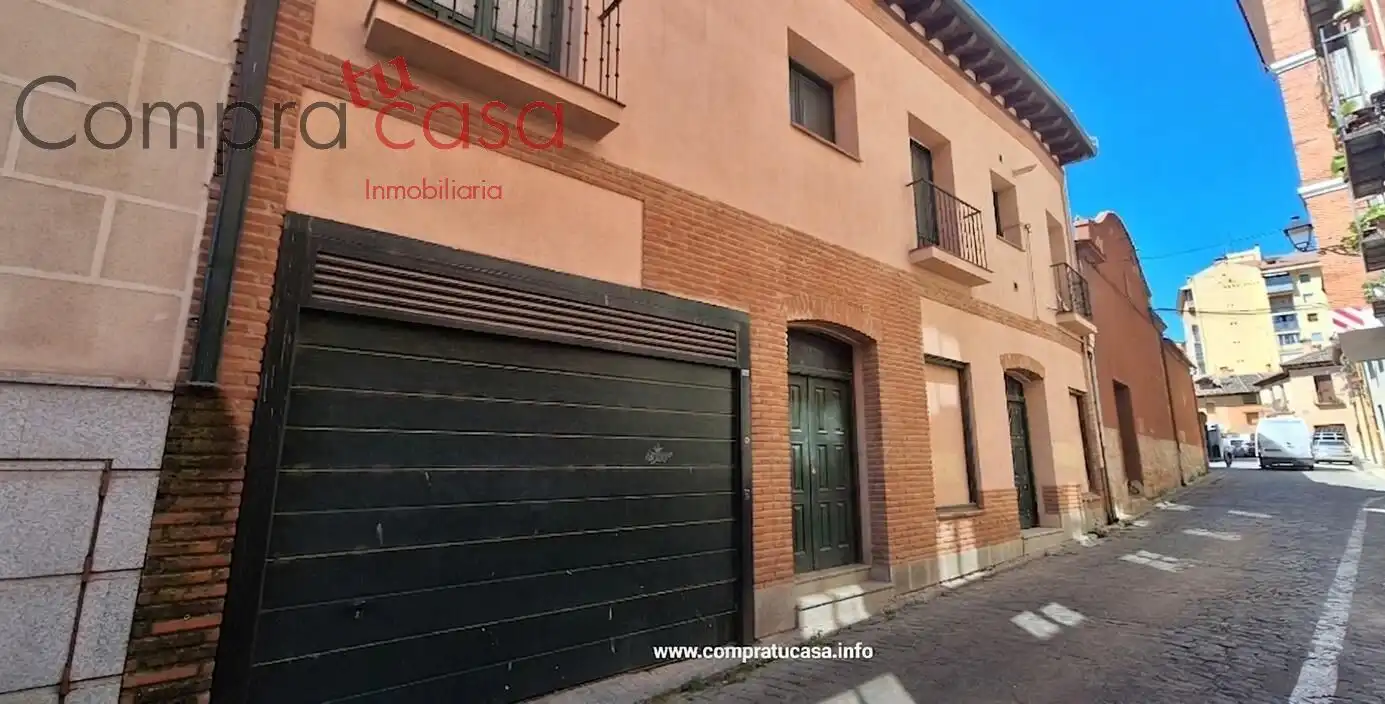 Vista exterior de Edificio en venta en Segovia