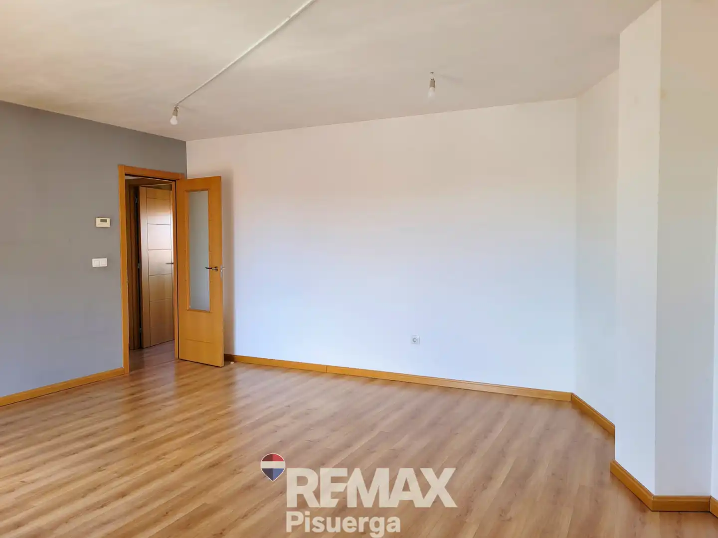 Wohnung zum Verkauf in Santovenia de Pisuerga mit Heizung, Abstellraum und Balkon