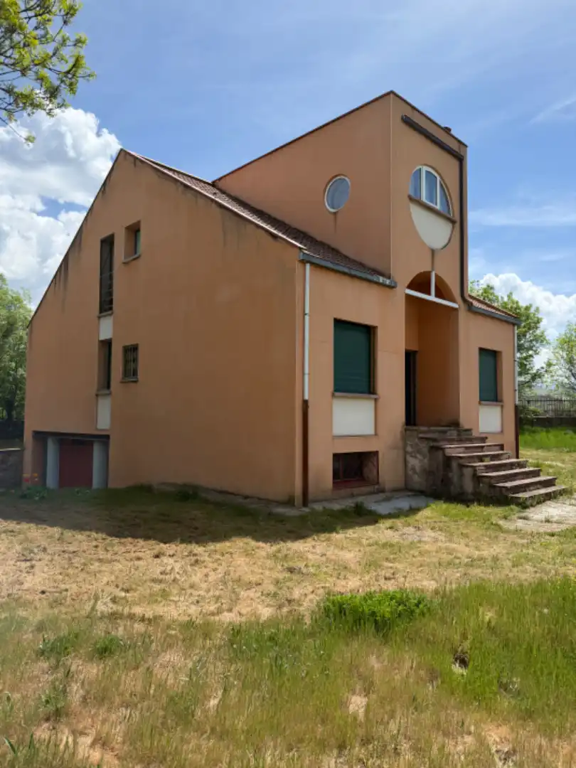 Vista exterior de Casa o xalet en venda en Torrecaballeros amb Calefacció, Jardí privat i Terrassa
