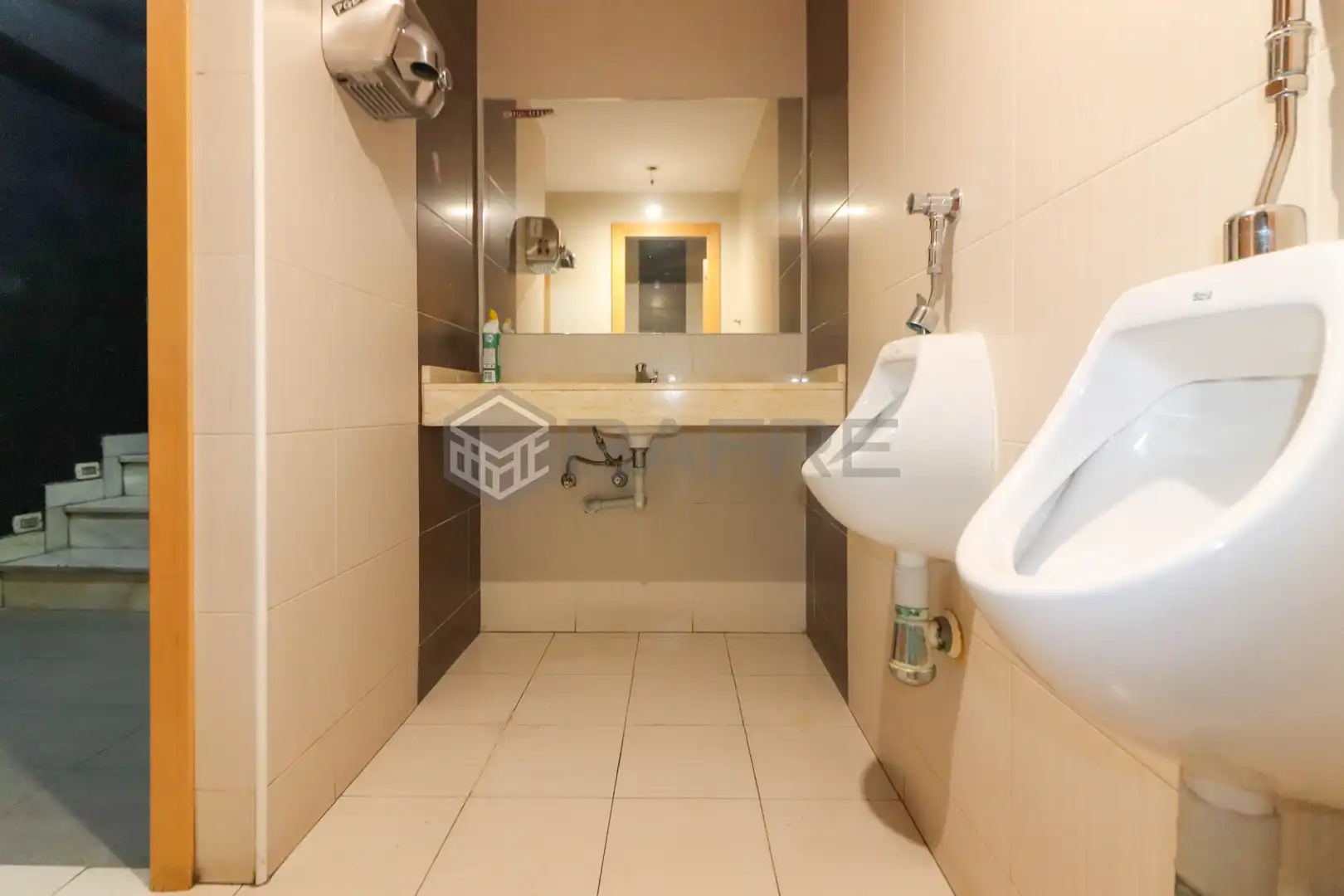 Bathroom of Commercial properties for rent in Madrid