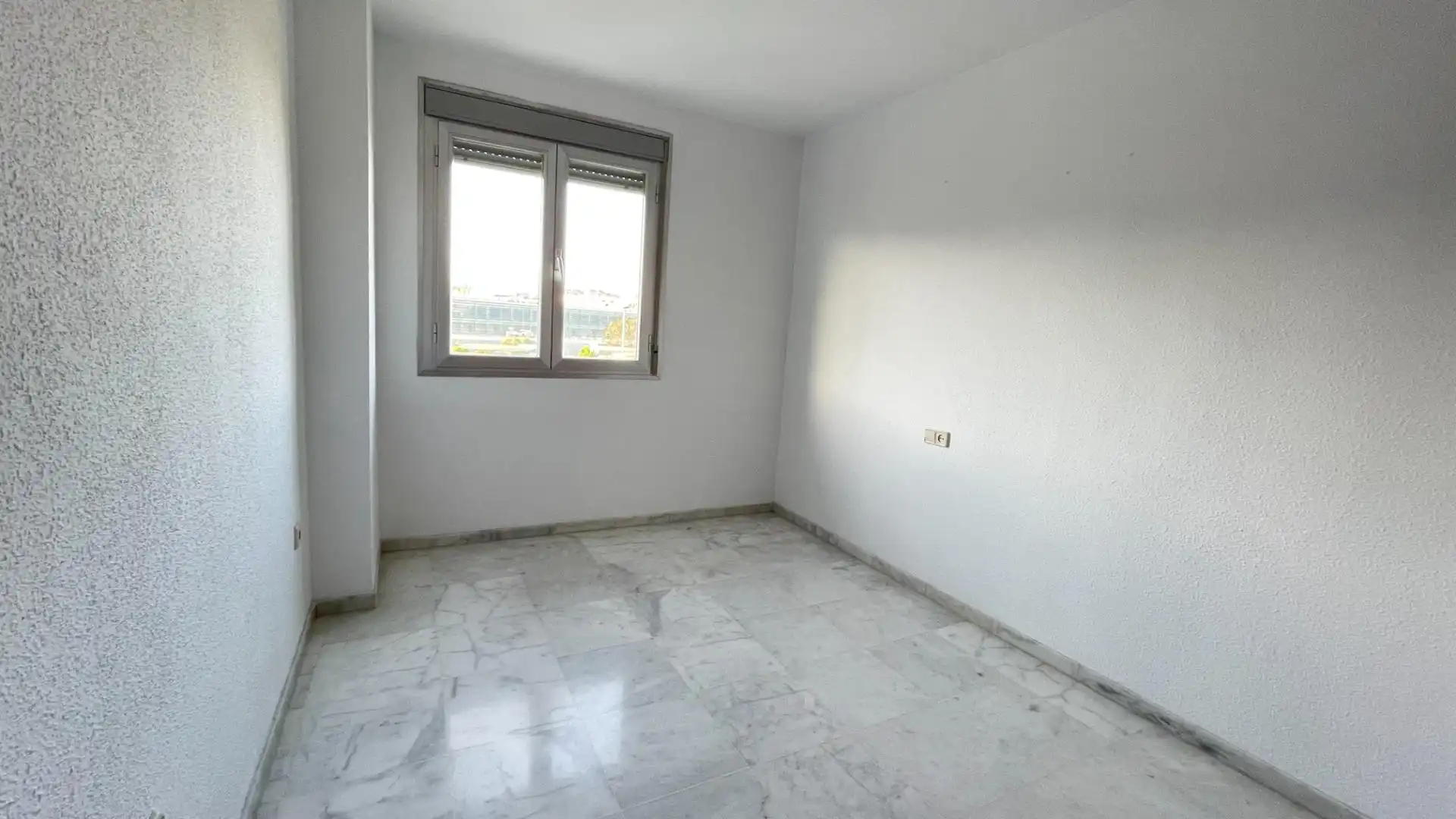 Schlafzimmer von Wohnung zur Miete in Córdoba mit Klimaanlage, Heizung und Gemeinschaftspool