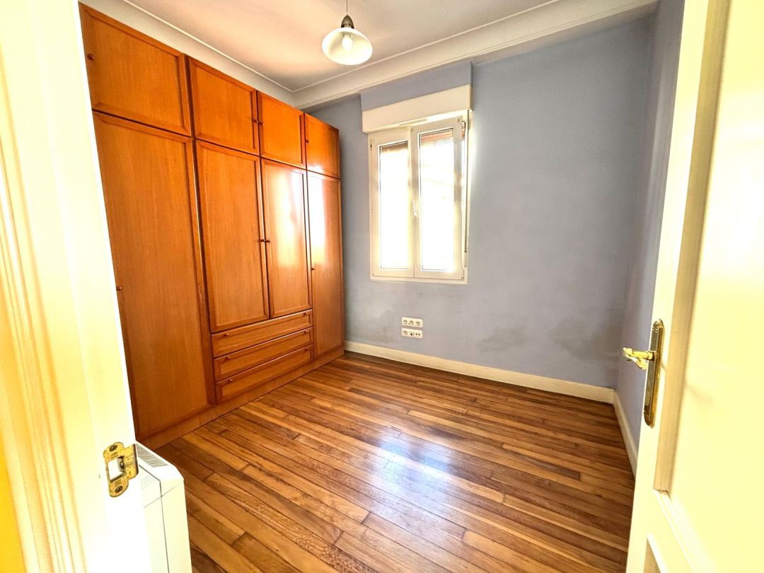 Dormitori de Pis en venda en Getxo  amb Calefacció i Traster