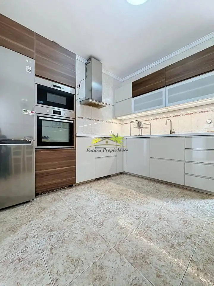 Cuina de Casa o xalet en venda en Arrecife amb Terrassa