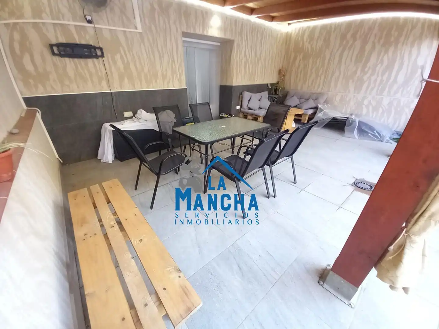 Terrassa de Casa o xalet en venda en Madrigueras amb Piscina i Moblat