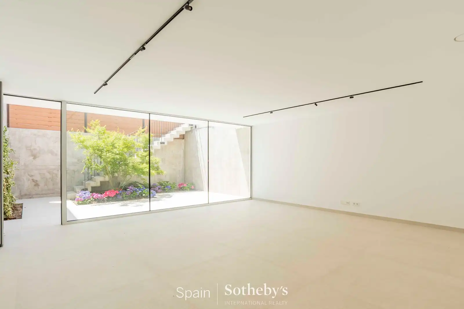 Houses for rent in Madrid  with Air Conditioner, Heating and Private garden