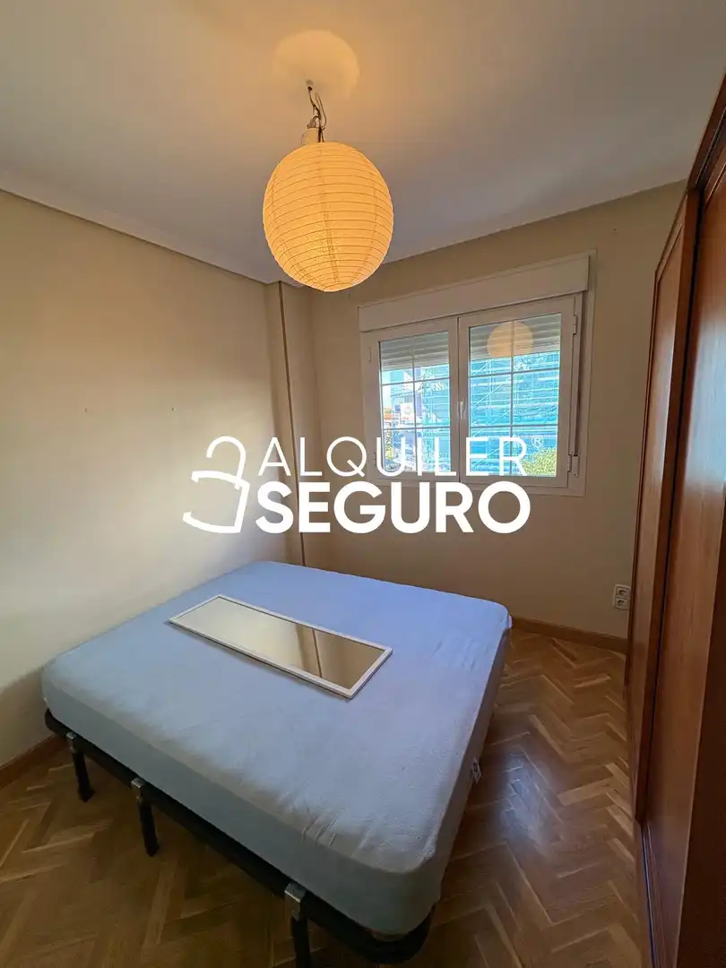 Habitación de Piso de alquiler en Madrid con Aire acondicionado, Calefacción y Trastero