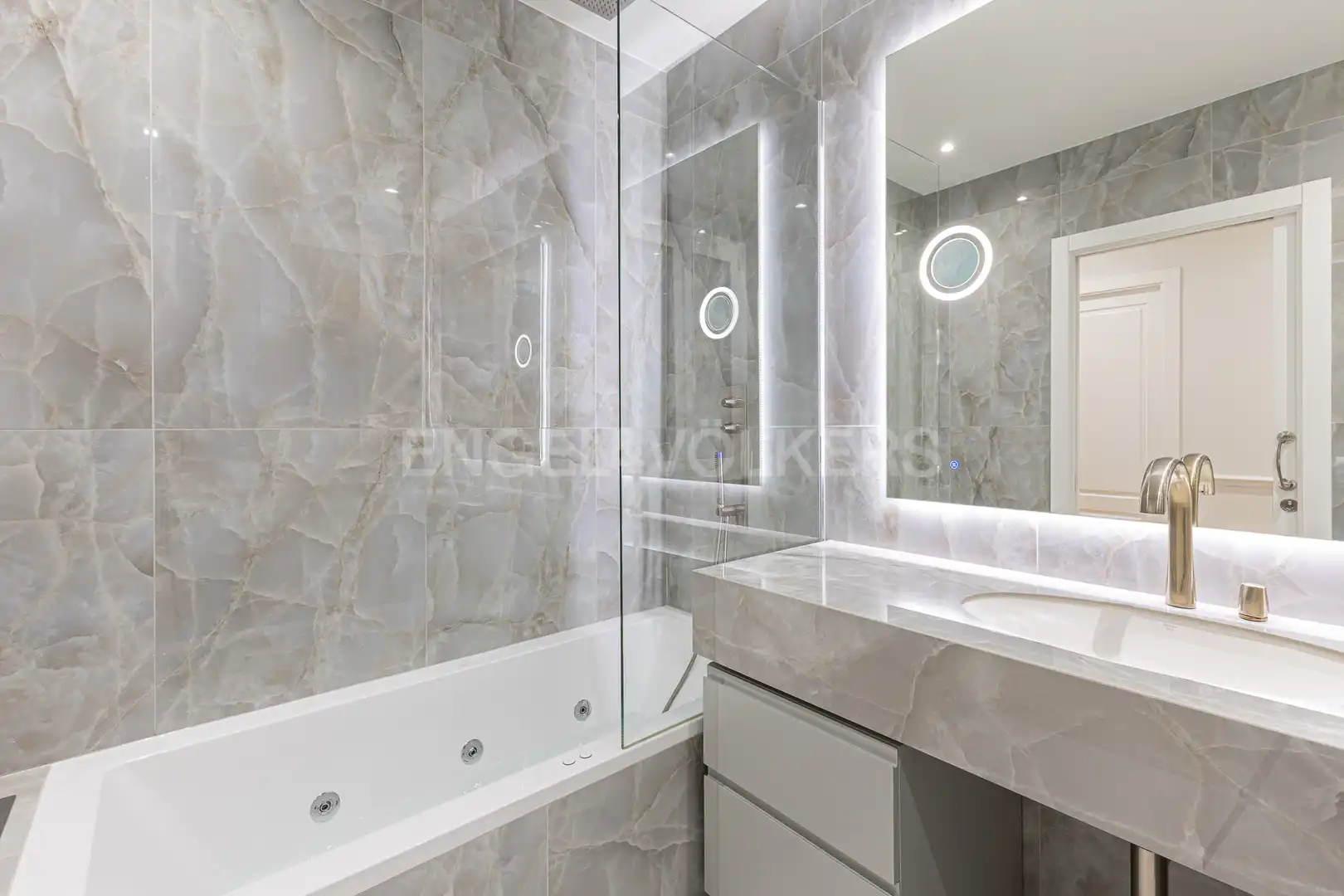 Bathroom of Flat for rent in Barcelona  with Air Conditioner, Heating and Parquet flooring