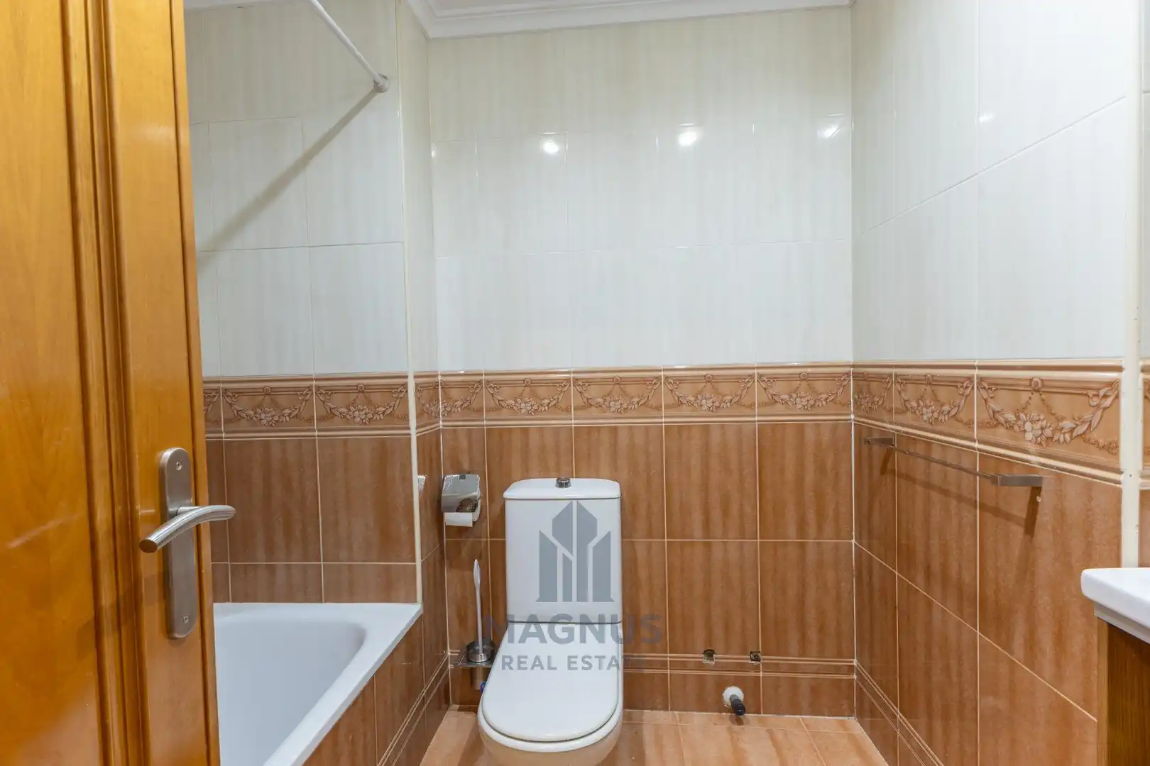 Baño de Piso en venta en Valencia con Aire acondicionado, Calefacción y Balcón
