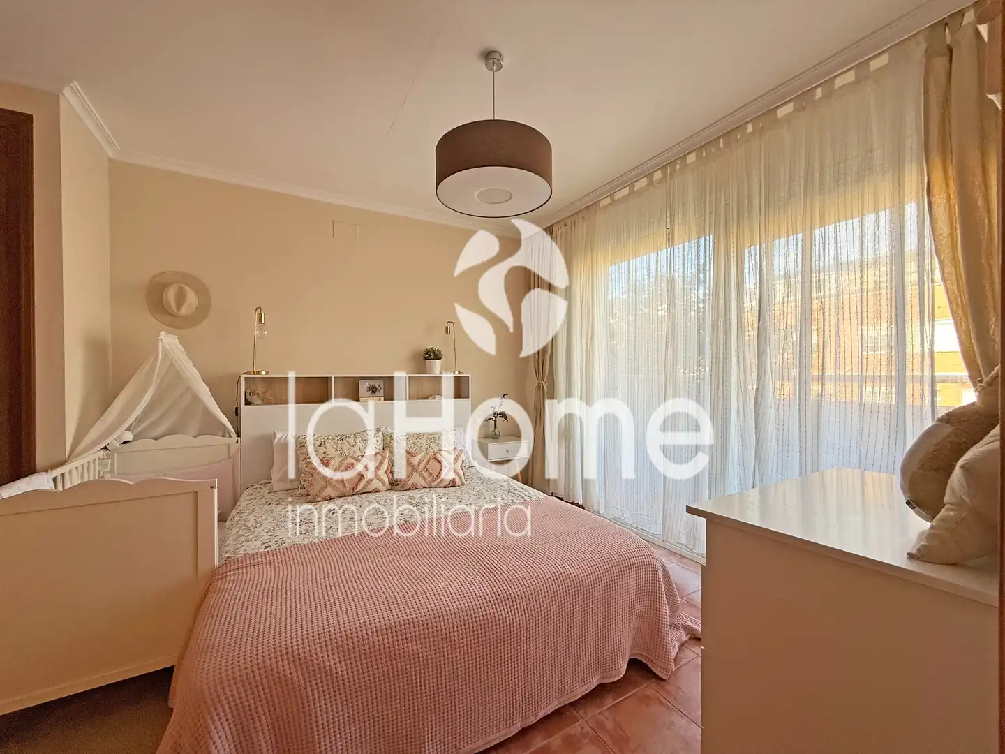 Habitación de Casa adosada en venta en Bétera con Calefacción, Terraza y Horno
