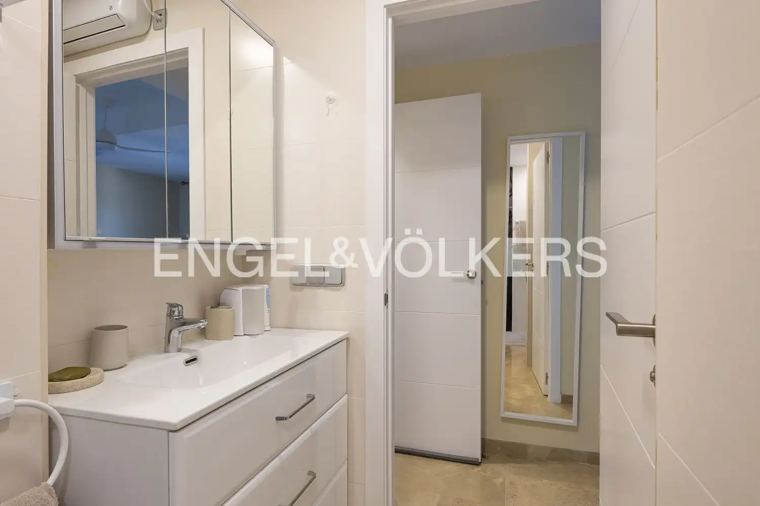 Bathroom of Flat for sale in Ador  with Air Conditioner, Heating and Private garden