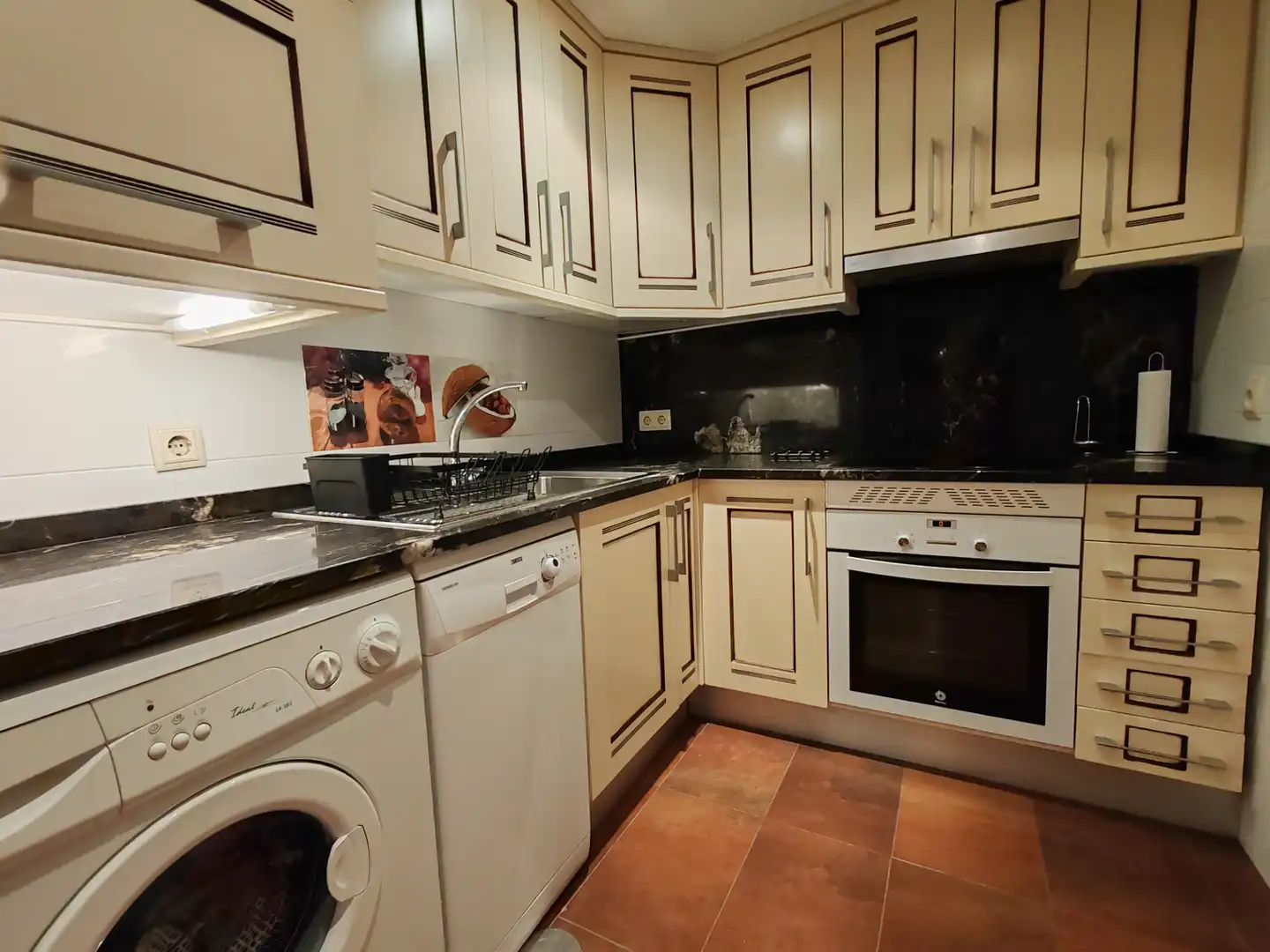 Küche von Wohnung zur Miete in Madrid mit Klimaanlage, Parkett und Möbliert