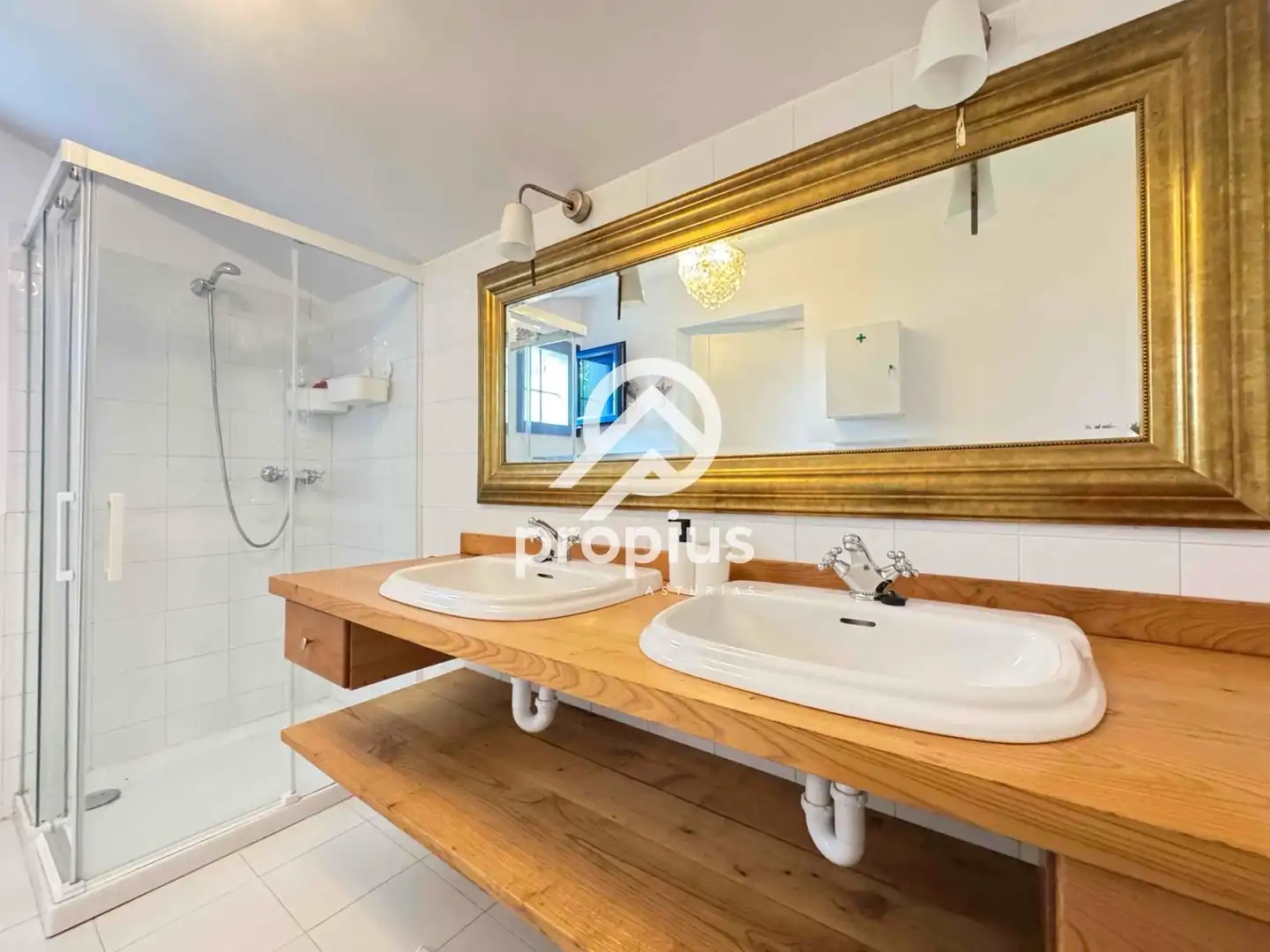 Baño de Casa o chalet en venta en Ribadesella con Calefacción, Jardín privado y Terraza