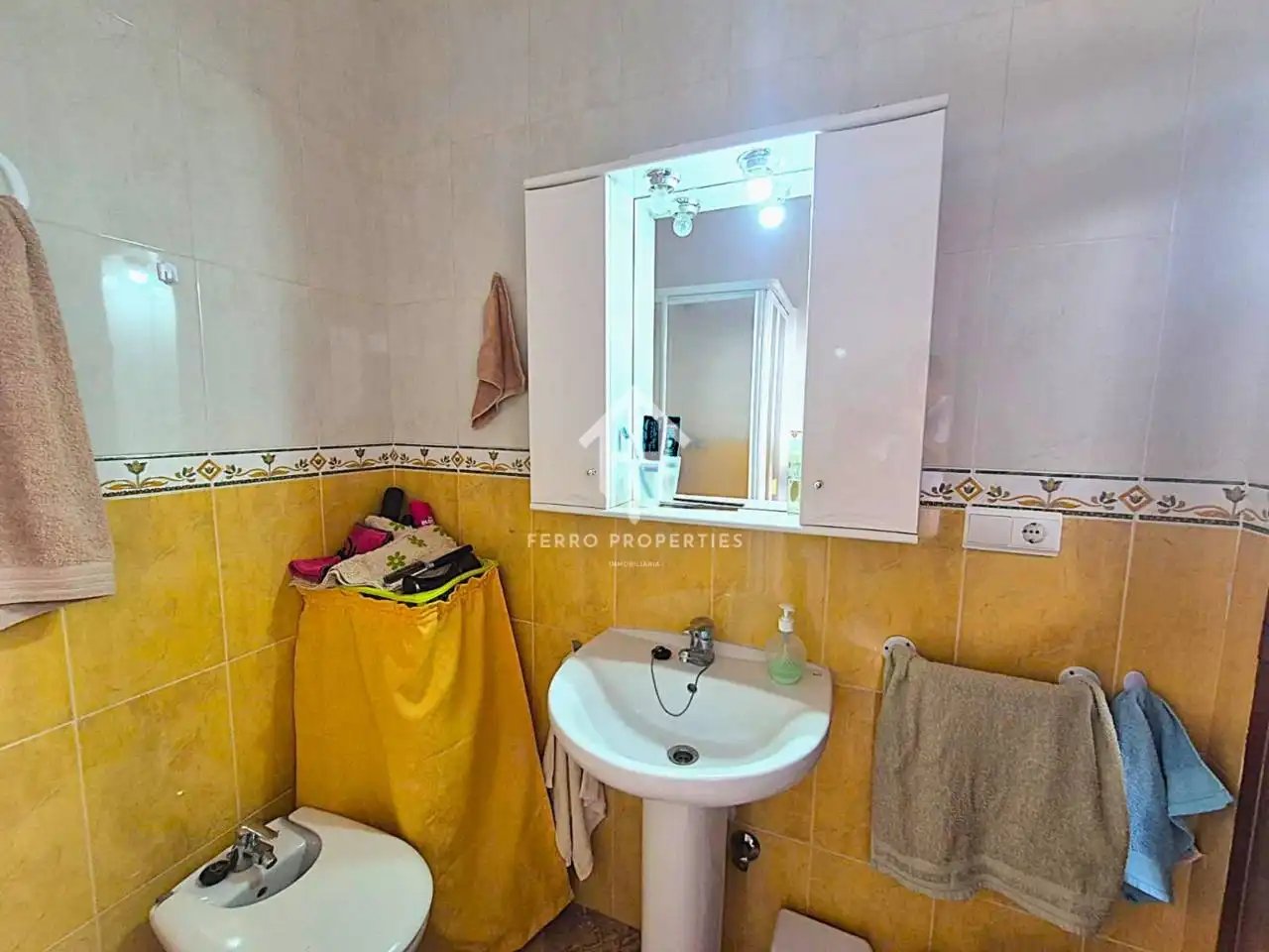 Bany de Casa o xalet en venda en Loja amb Terrassa i Moblat