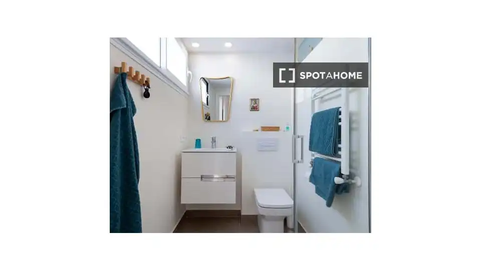Bany de Apartament per a compartir en Sevilla amb Aire condicionat, Terrassa i Moblat
