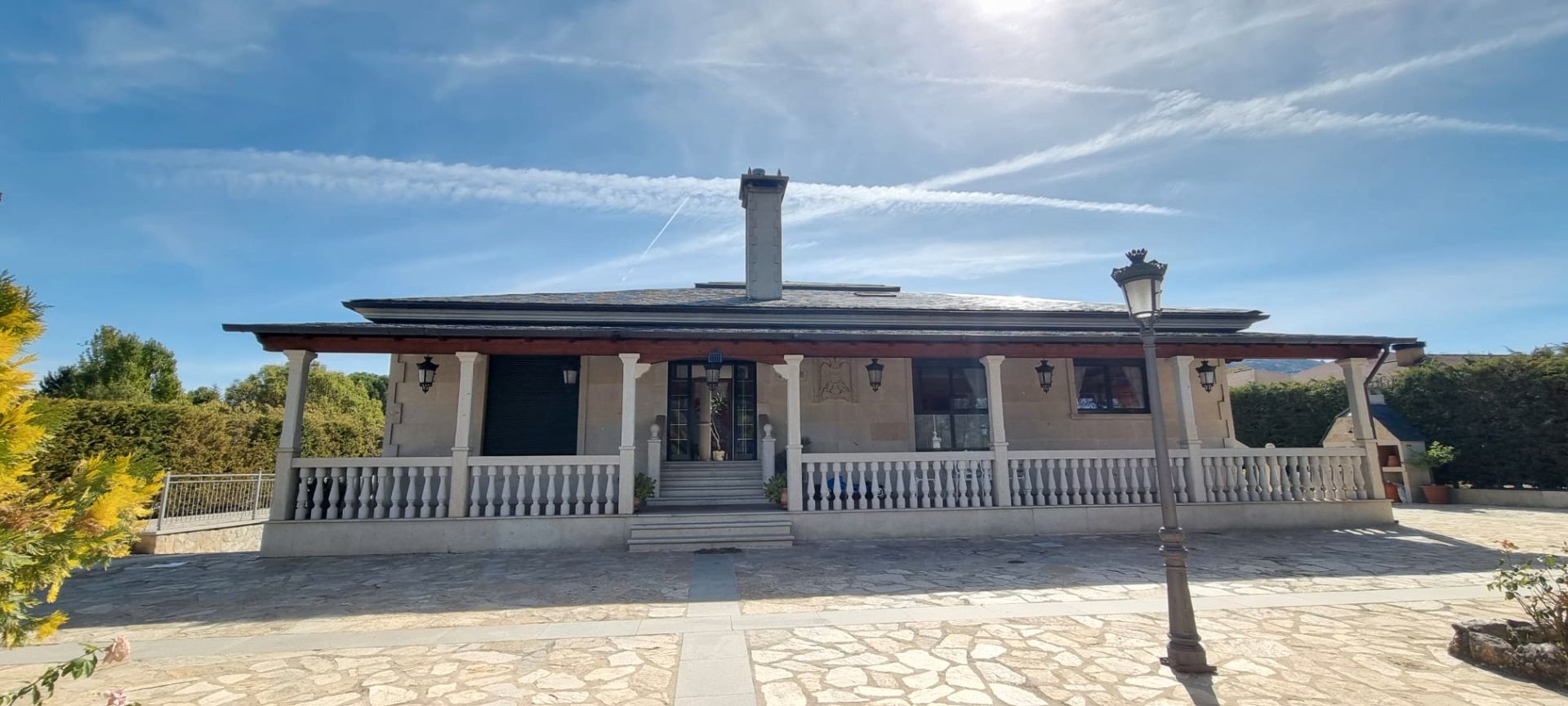 Vista exterior de Casa o xalet en venda en Moralzarzal amb Aire condicionat, Calefacció i Jardí privat