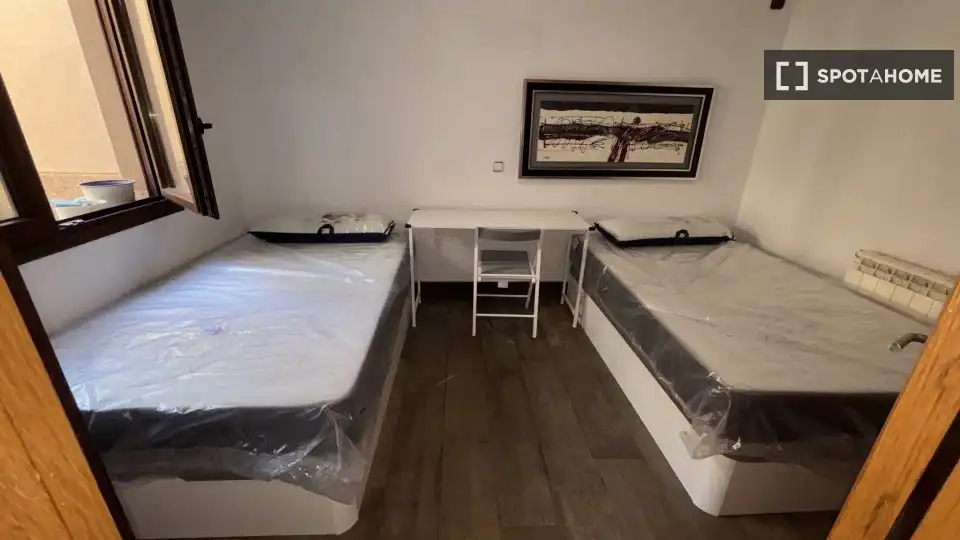 Bedroom of Flat for rent in Madrid  with Air Conditioner, Heating and Furnished