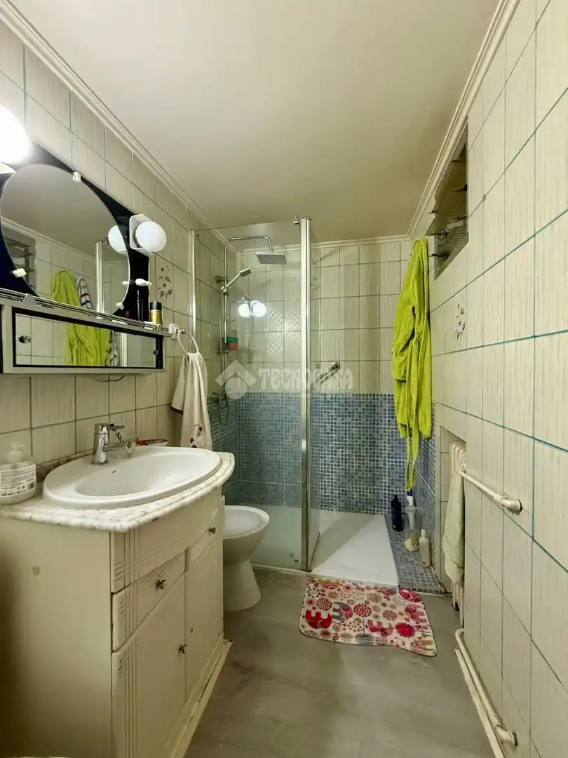 Bathroom of Flat for sale in Madrid  with Heating, Parquet flooring and Terrace