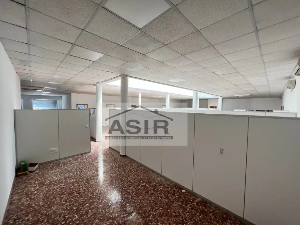 Industrial buildings for rent in Favara