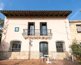 Vista exterior de Casa o xalet de lloguer en El Papiol amb Calefacció, Jardí privat i Terrassa