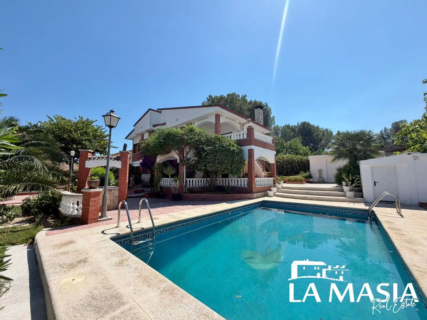 Vista exterior de Casa o xalet en venda en Olivella amb Calefacció, Jardí privat i Terrassa