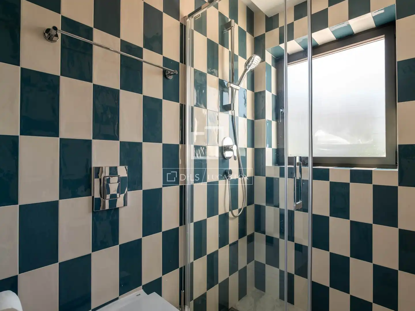 Badezimmer von Haus oder Chalet zum Verkauf in La Moraleja mit Klimaanlage, Heizung und Privatgarten