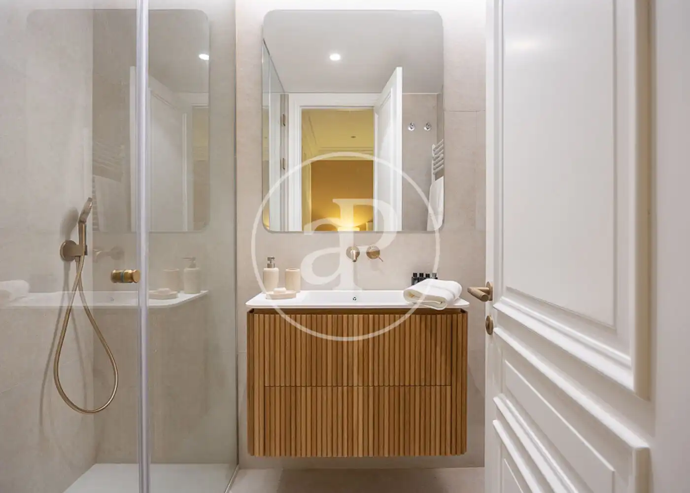 Bathroom of Flat for sale in Madrid  with Air Conditioner, Heating and Furnished