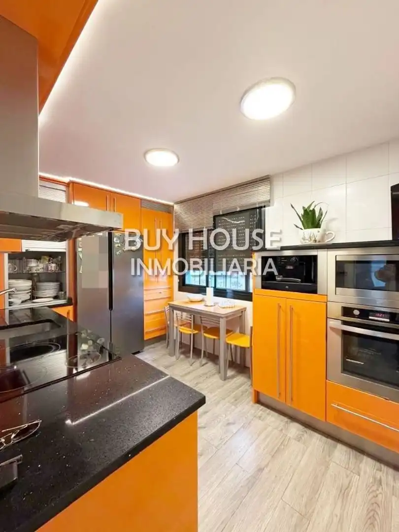 Chalet con piscina en venta en Calle Madeira 17, imagen 17