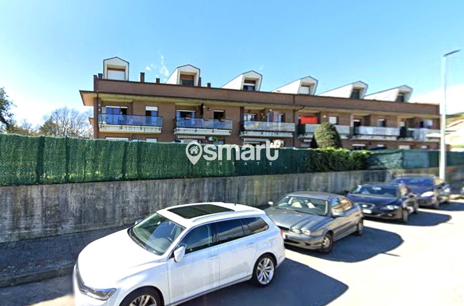 Vista exterior de Pis en venda en El Astillero   amb Piscina i Piscina comunitària