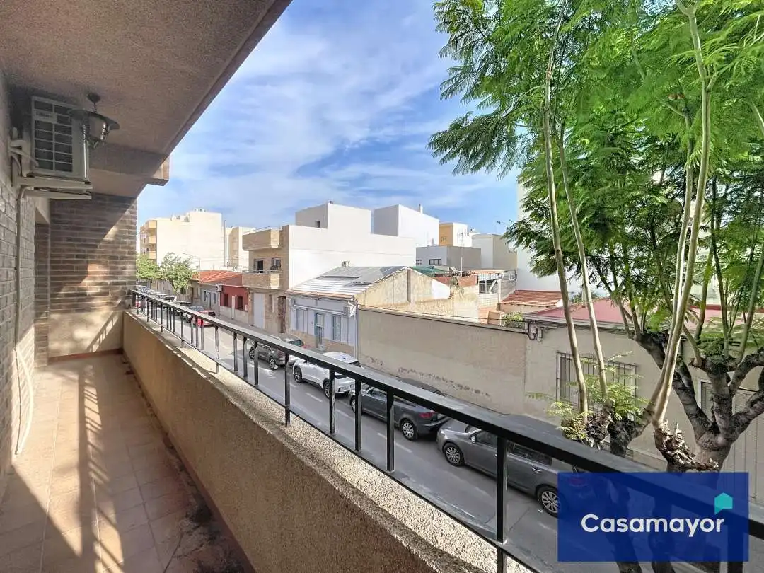 Vista exterior de Edifici en venda en Mutxamel