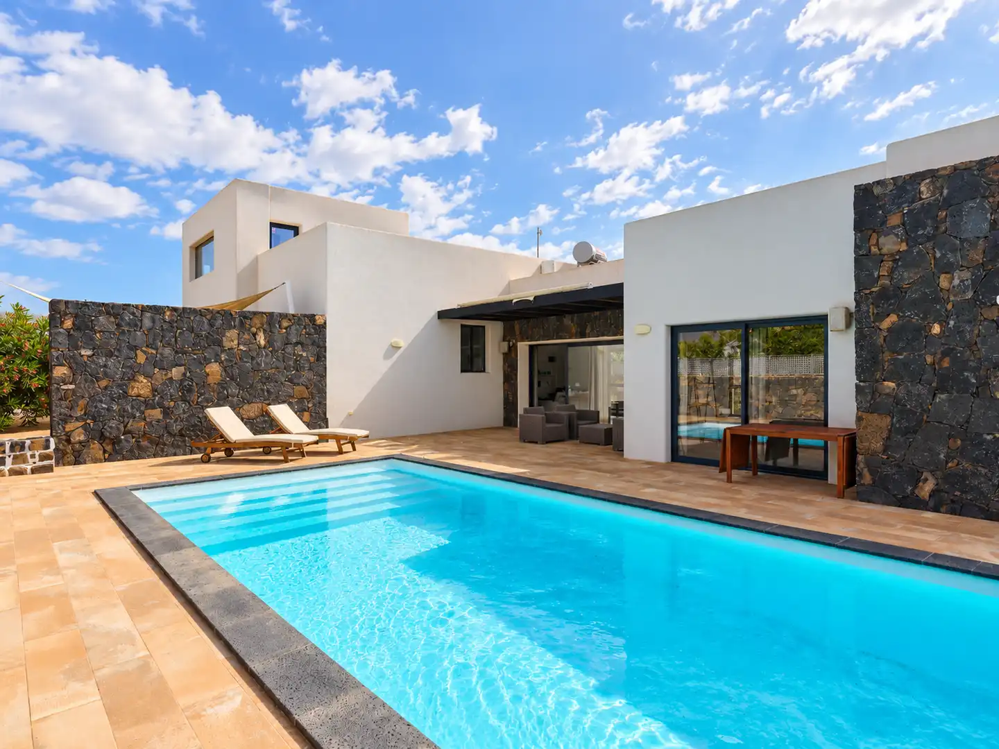 Swimming pool of Houses for sale in Lajares