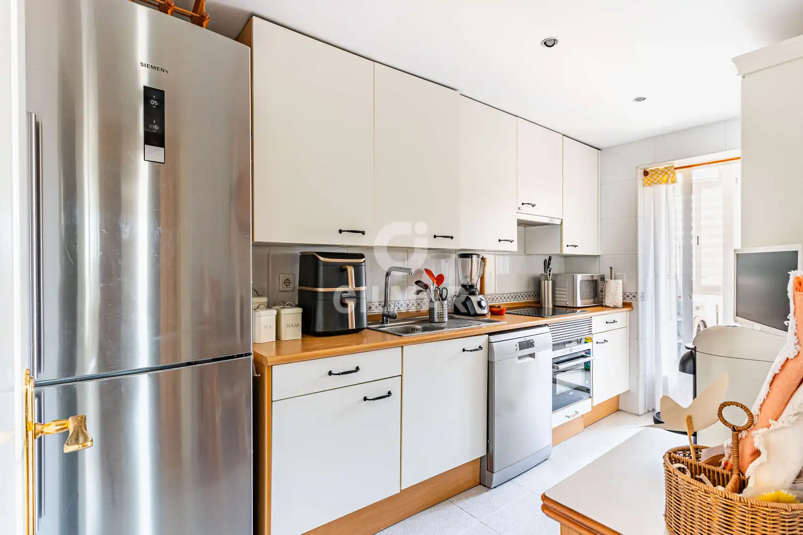 Kitchen of Flat for sale in Madrid  with Heating, Private garden and Storage room