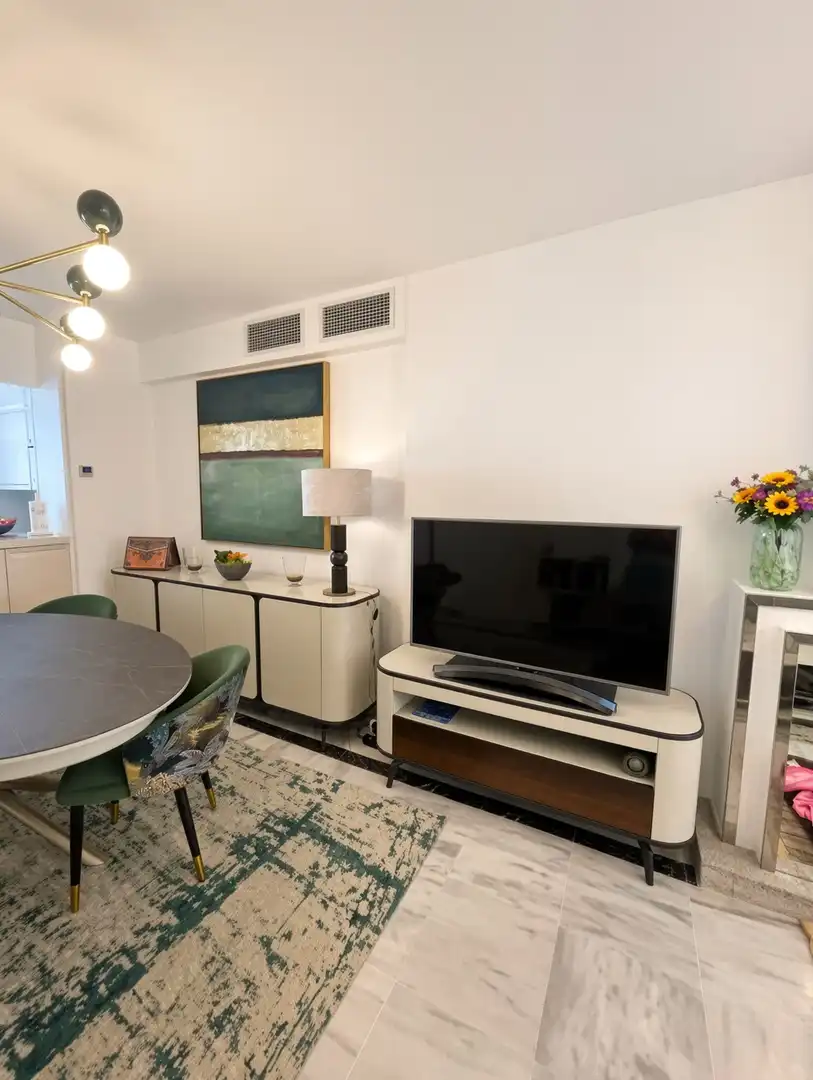 Sala d'estar de Dúplex en venda en Marbella amb Aire condicionat, Terrassa i Traster