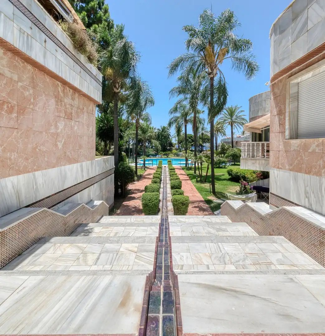 Vista exterior de Apartament en venda en Marbella amb Aire condicionat, Terrassa i Traster