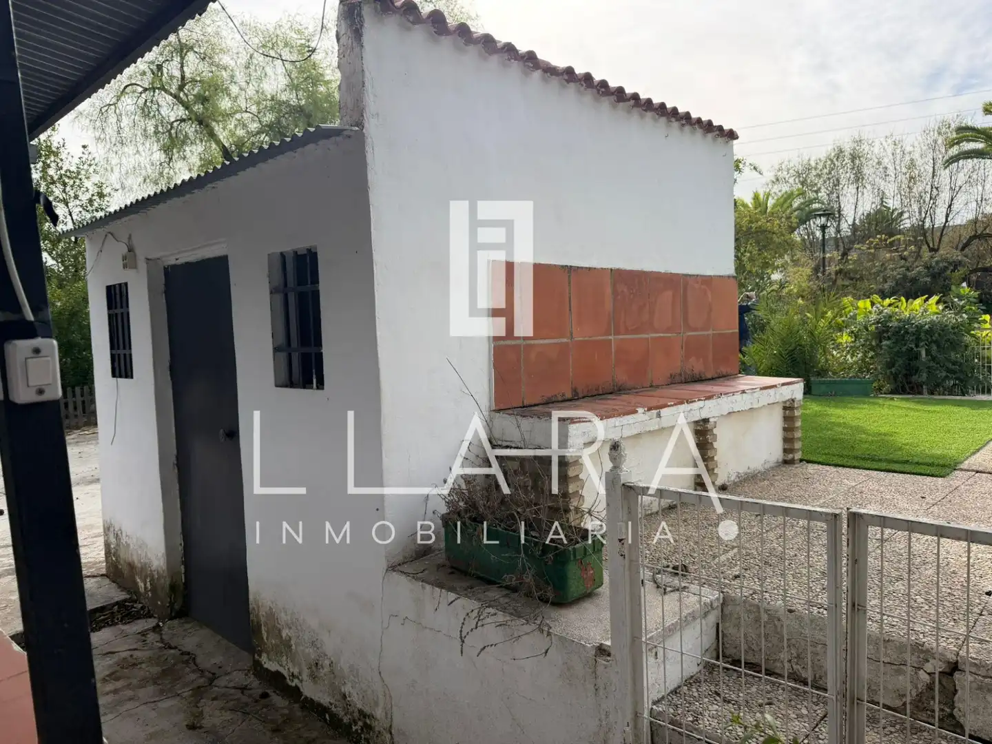 Vista exterior de Casa o chalet en venta en Lucena con Jardín privado, Piscina y Amueblado