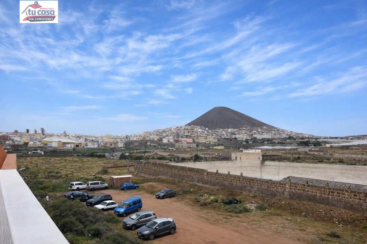 Vista exterior de Casa o xalet en venda en Gáldar amb Terrassa, Traster i Moblat
