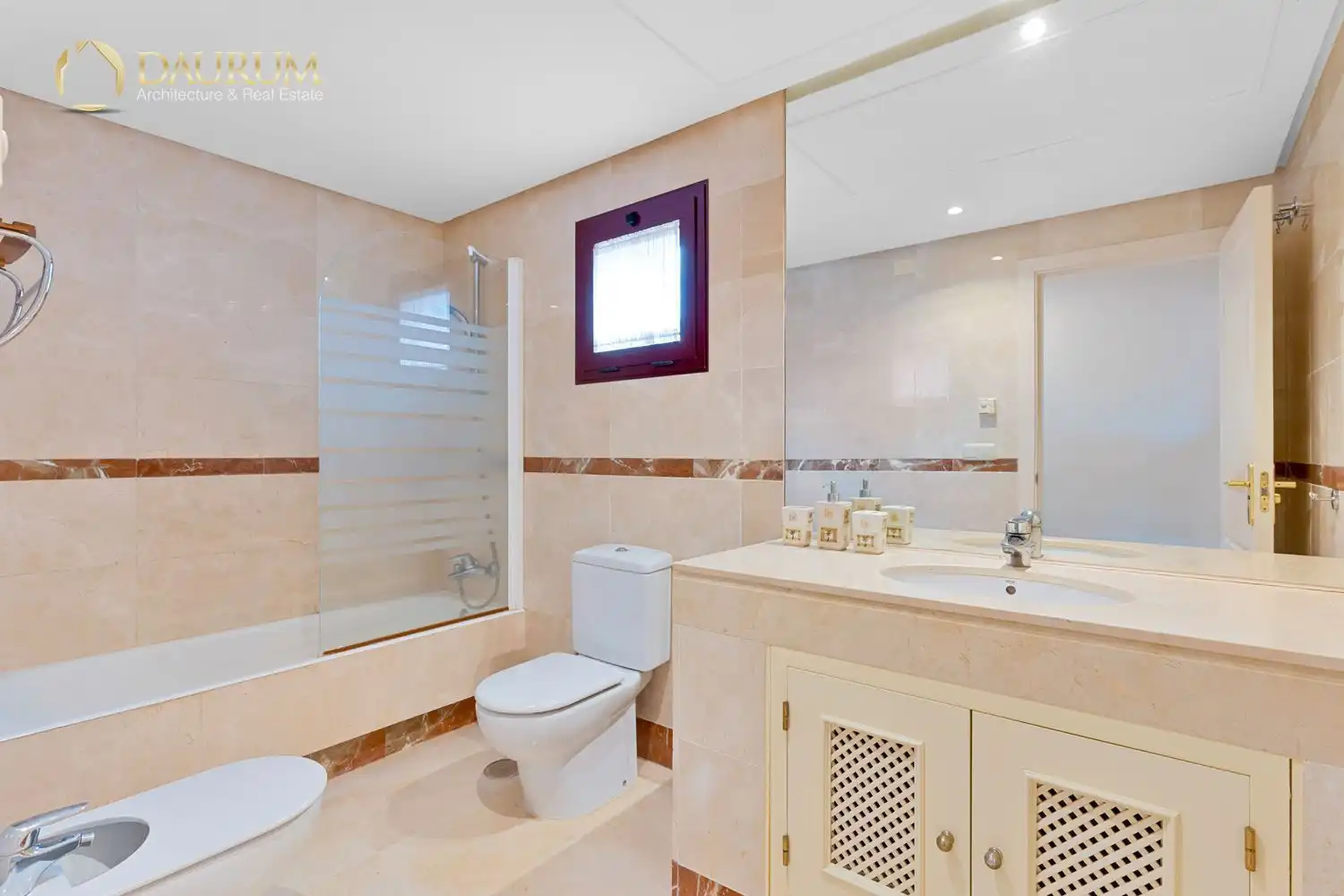 Baño de Piso en venta en Marbella con Aire acondicionado, Calefacción y Terraza
