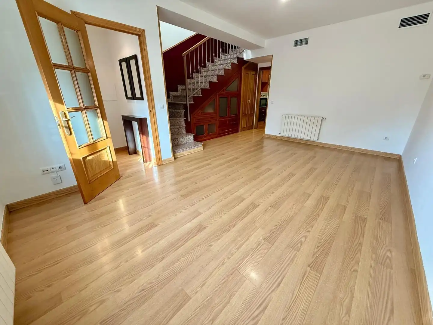 Einfamilien-Reihenhaus zur Miete in Badajoz mit Klimaanlage, Heizung und Terrasse