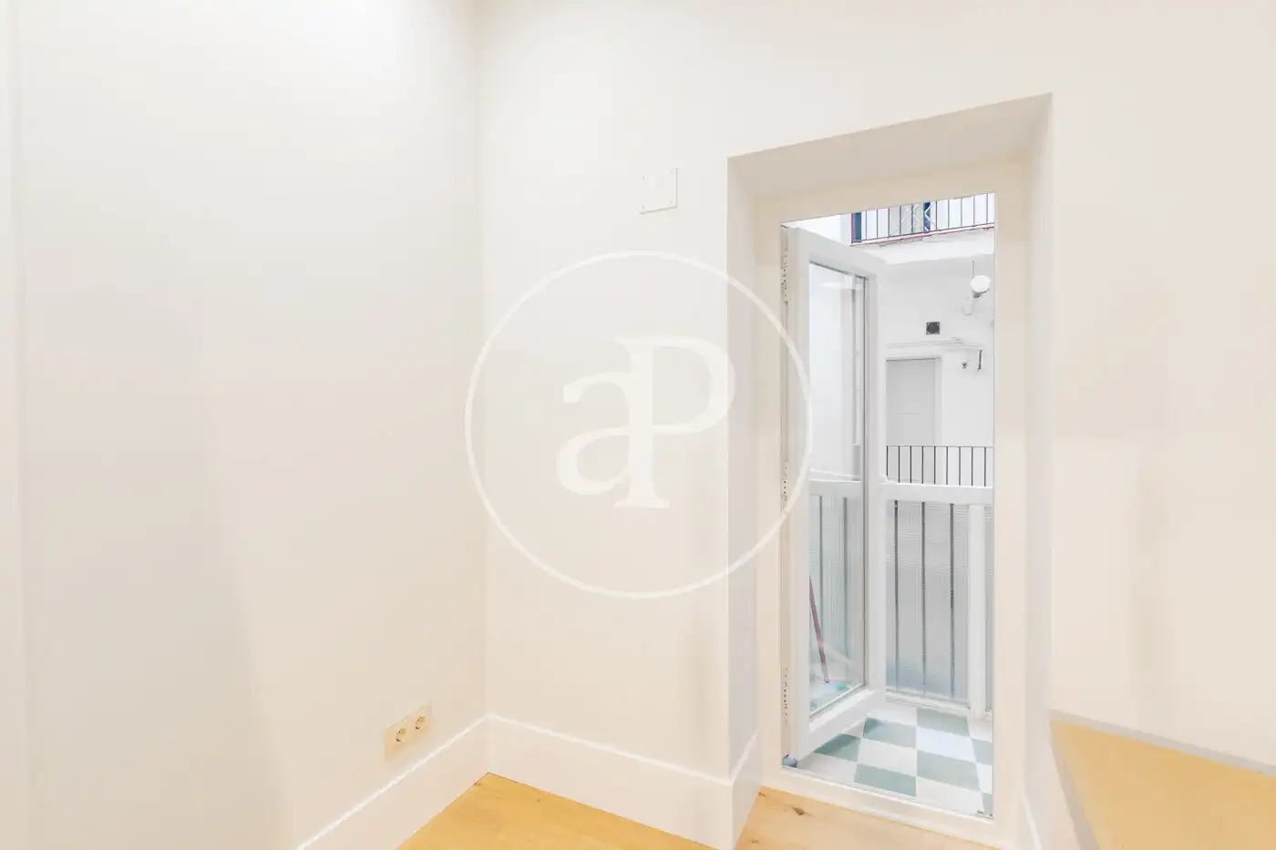 Flat for sale in Madrid  with Air Conditioner and Heating