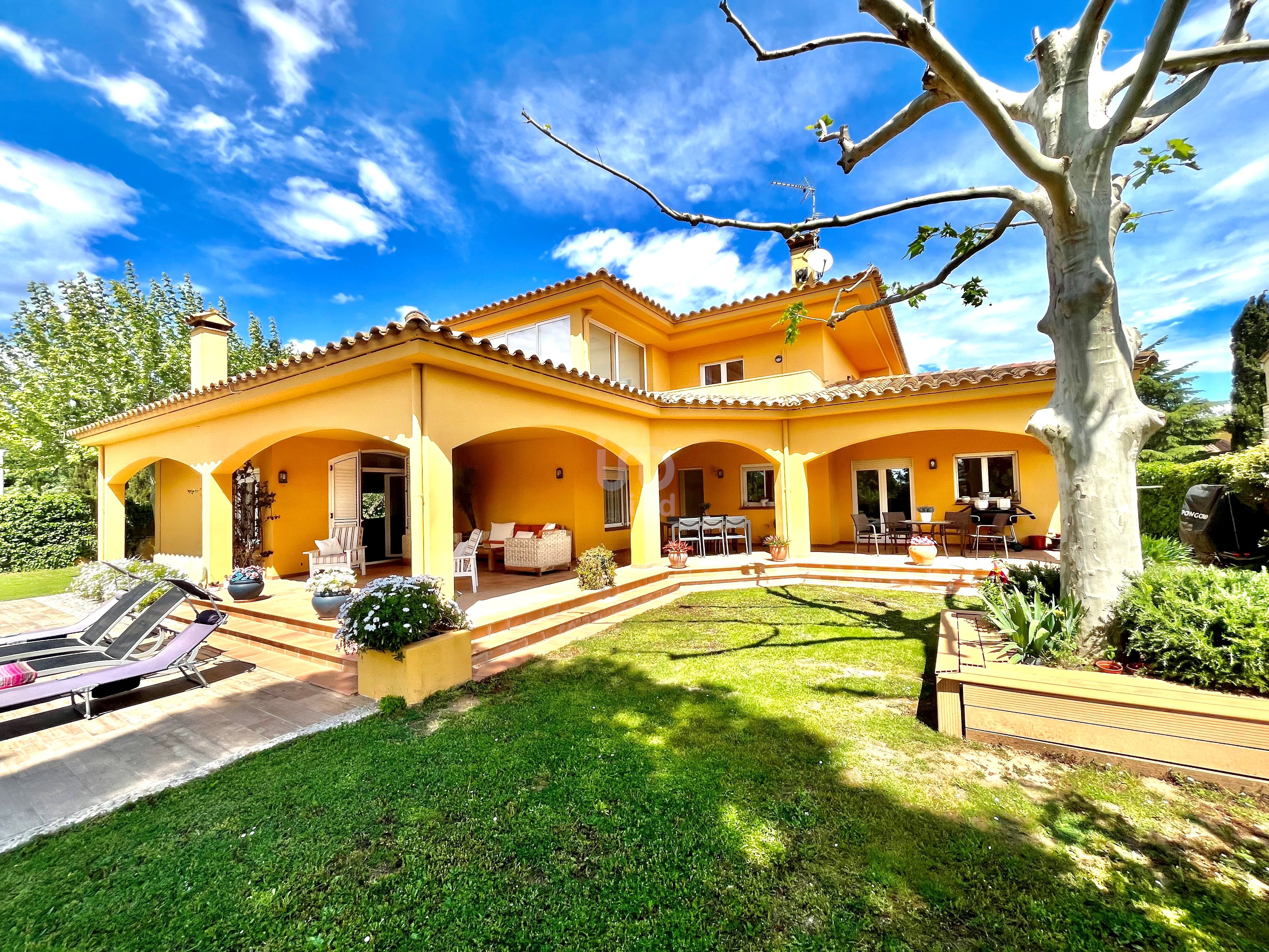 Exterior view of Country house for sale in Avinyonet de Puigventós  with Air Conditioner, Heating and Terrace