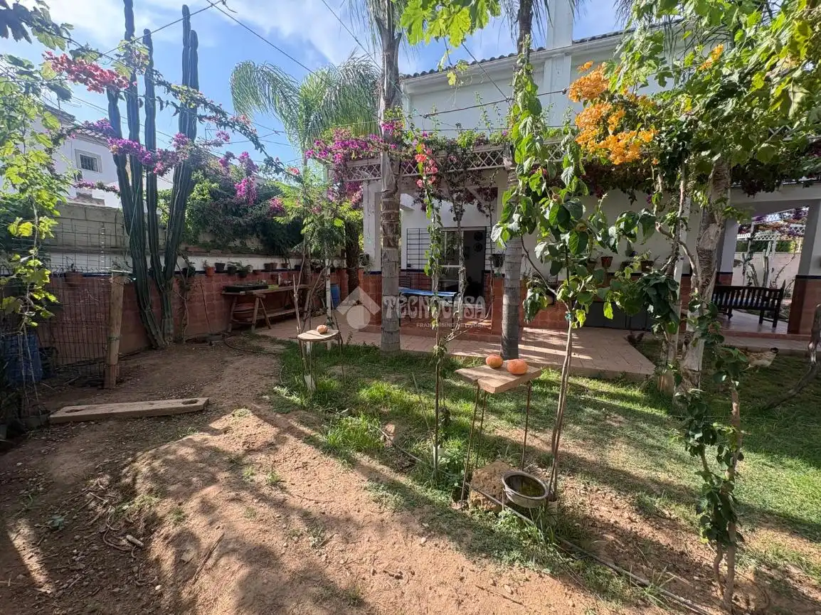 Jardí de Casa adosada en venda en Espartinas amb Aire condicionat, Jardí privat i Terrassa