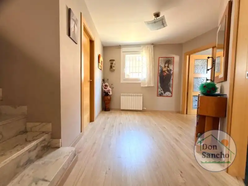 Casa adosada en venta en Santovenia de Pisuerga con Calefacción y Terraza