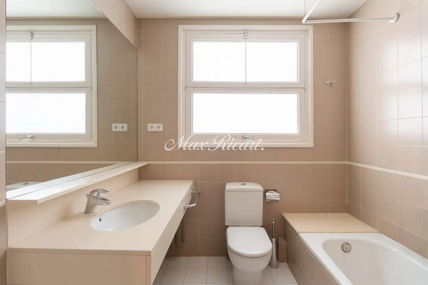 Baño de Ático de alquiler en Barcelona con Aire acondicionado, Calefacción y Terraza