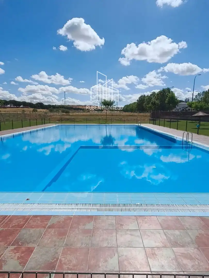 Piscina de Casa adosada en venda en Villamayor, Salamanca