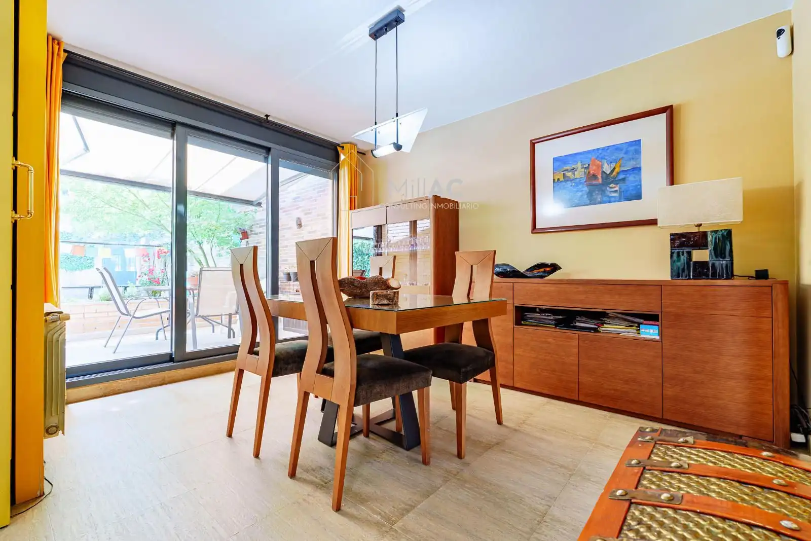 Comedor de Casa adosada en venta en Madrid con Aire acondicionado, Calefacción y Jardín privado