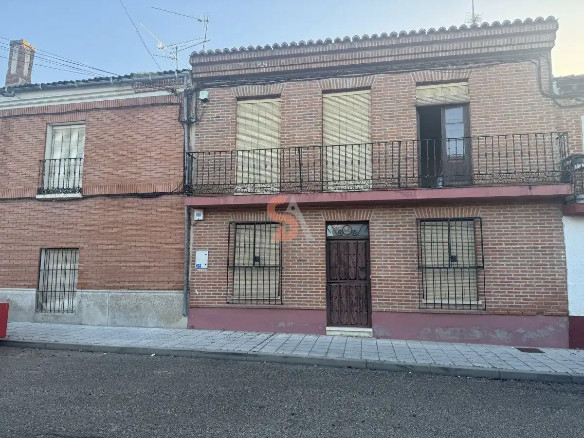 Vista exterior de Casa o chalet en venta en Alcazarén con Calefacción, Terraza y Trastero