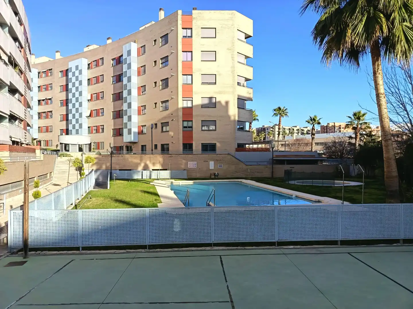 Piscina de Piso en venta en Granada con Aire acondicionado, Calefacción y Terraza