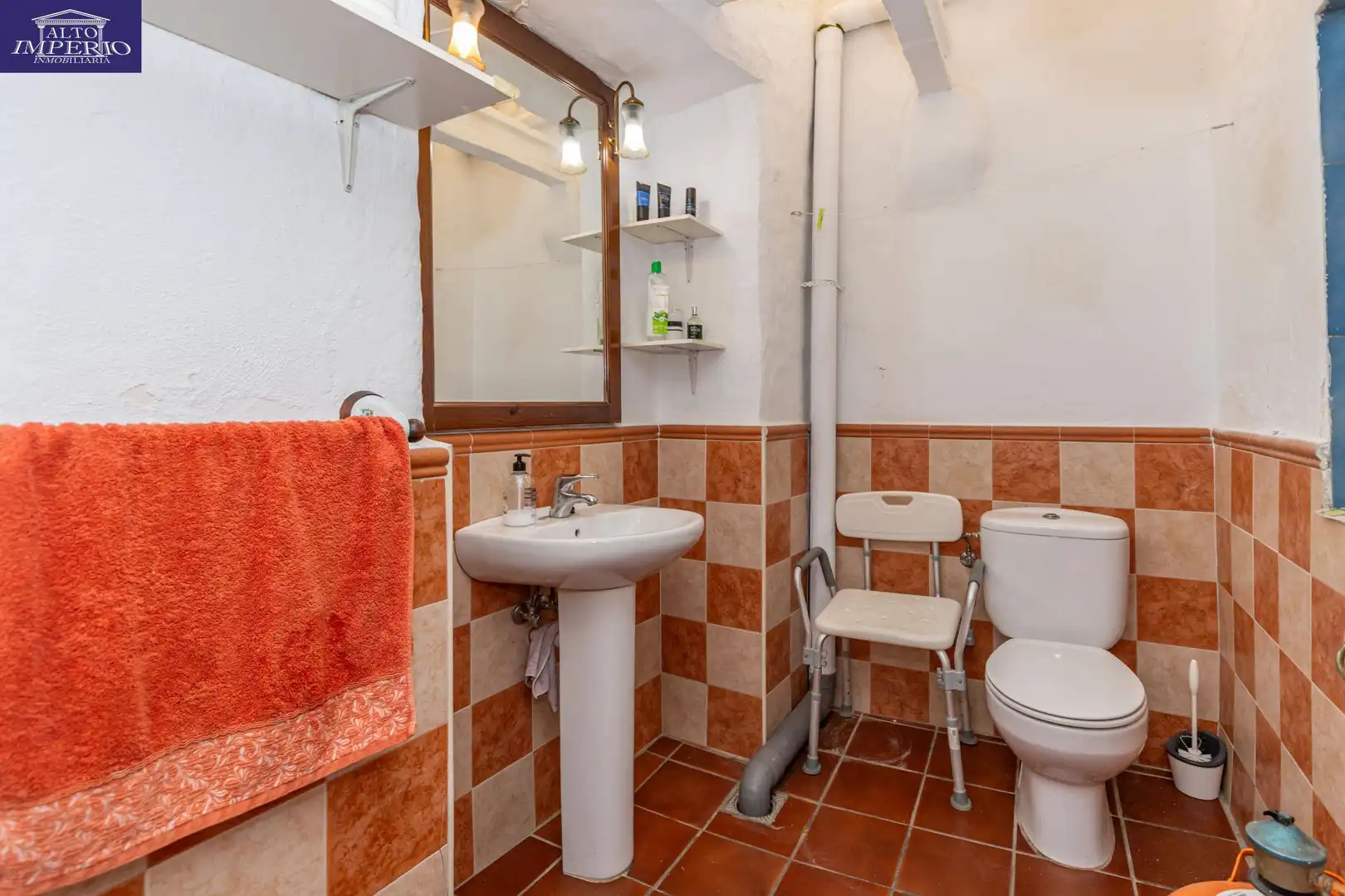 Badezimmer von Einfamilien-Reihenhaus zum Verkauf in La Peza mit Balkon