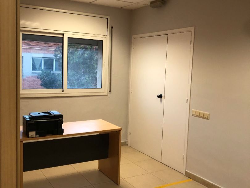 Oficina de alquiler en Pallejà con Aire acondicionado, Calefacción y Amueblado