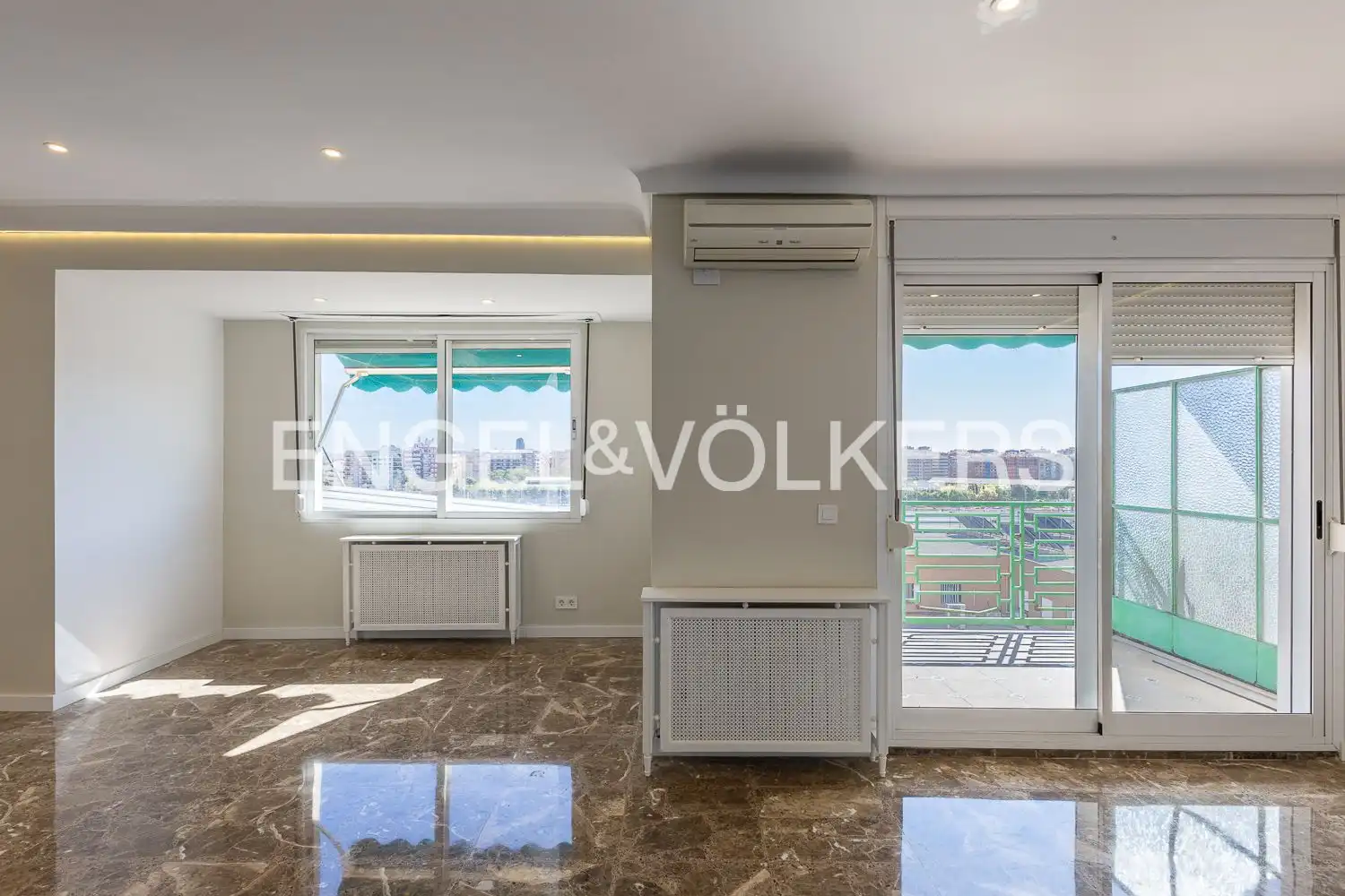 Sala de estar de Piso de alquiler en Valencia con Aire acondicionado, Calefacción y Terraza